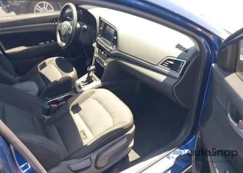 2017 Hyundai Elantra Value Edition z USA, uszkodzony, nr VIN 5NPD84LF8HH196558